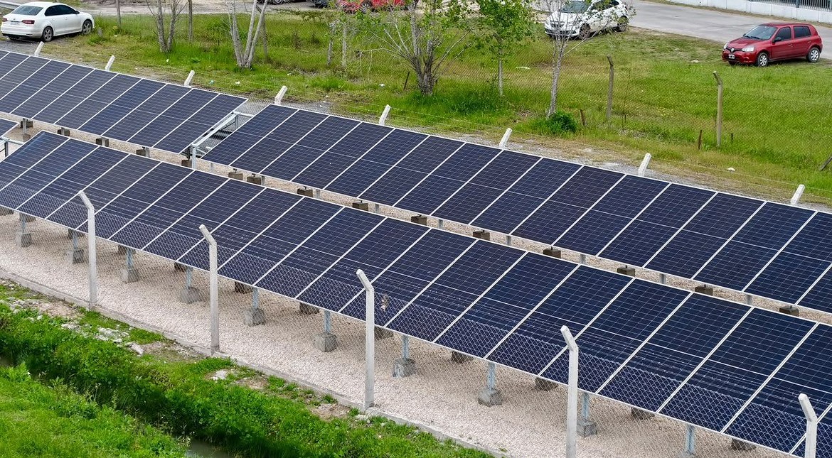 Peajes sustentables: Aubasa inauguró su primer parque solar y proyecta extenderlo a las rutas bonaerenses
