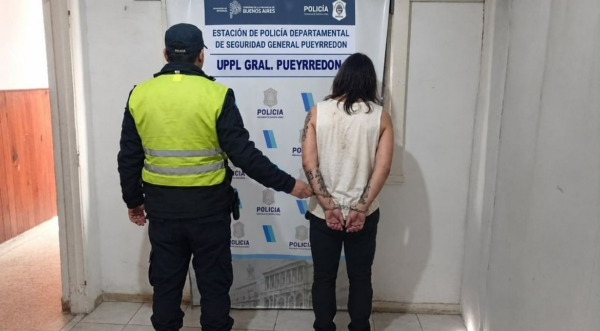 Discutió con un hombre en la calle y le pateó la cara