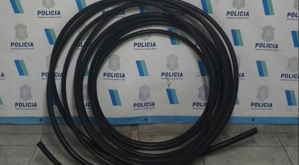 Pedaleaba de madrugada con un rollo de cable y dijo que "lo encontró"