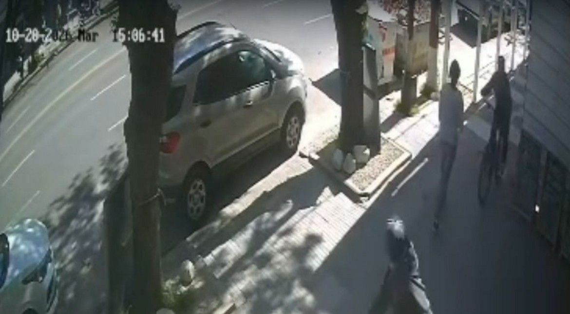 Otro adolescente detenido por arrebatarle la cadena a una mujer