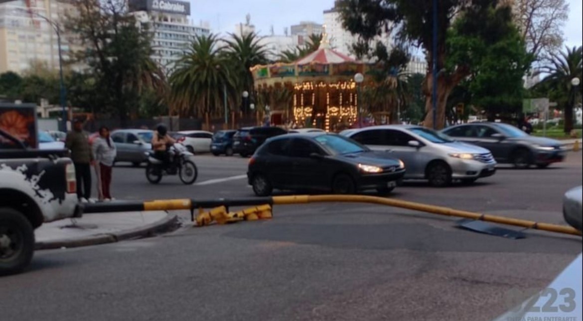 "No mató a nadie de pedo": caos por la caída de un semáforo en la avenida Colón