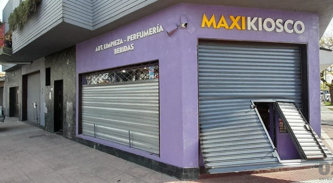 Así fue el robo del comercio de Jara y Castelli: cuatro minutos de acción para llevarse cigarrillos y chocolates