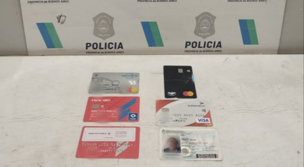 Abrió un auto, robó documentación y lo detuvieron