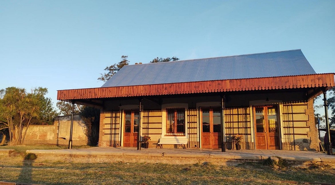 A una hora de Mar del Plata: el solitario pueblo de nombre enigmático y estación de tren abandonada