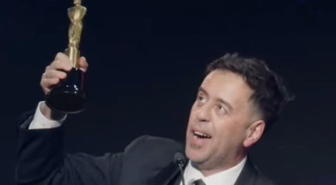 De relatar carreras de turf a ganar un Martín Fierro de la Radio: la historia del locutor marplatense Diego Notario