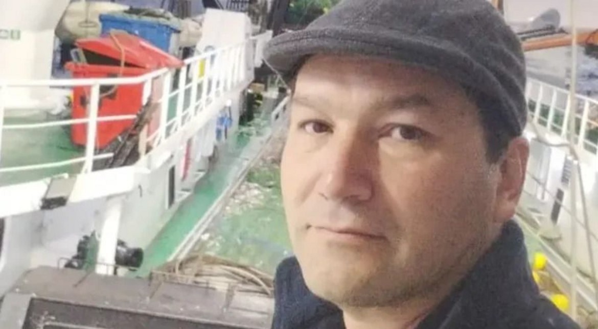 “Quieren que volvamos a navegar con el mismo capitán”: la denuncia de los tripulantes de un buque tras la muerte de un marinero