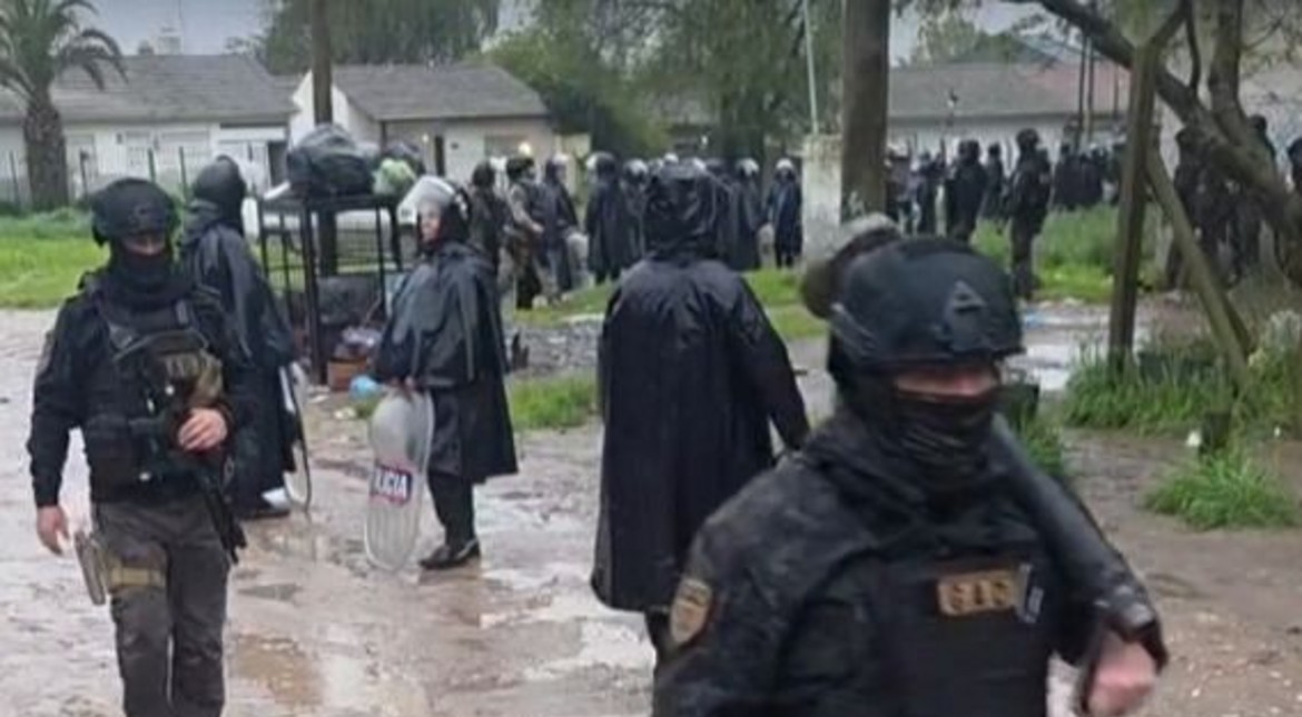 Megaoperativo policial en Etchepare: allanamientos y despliegue de fuerzas especiales