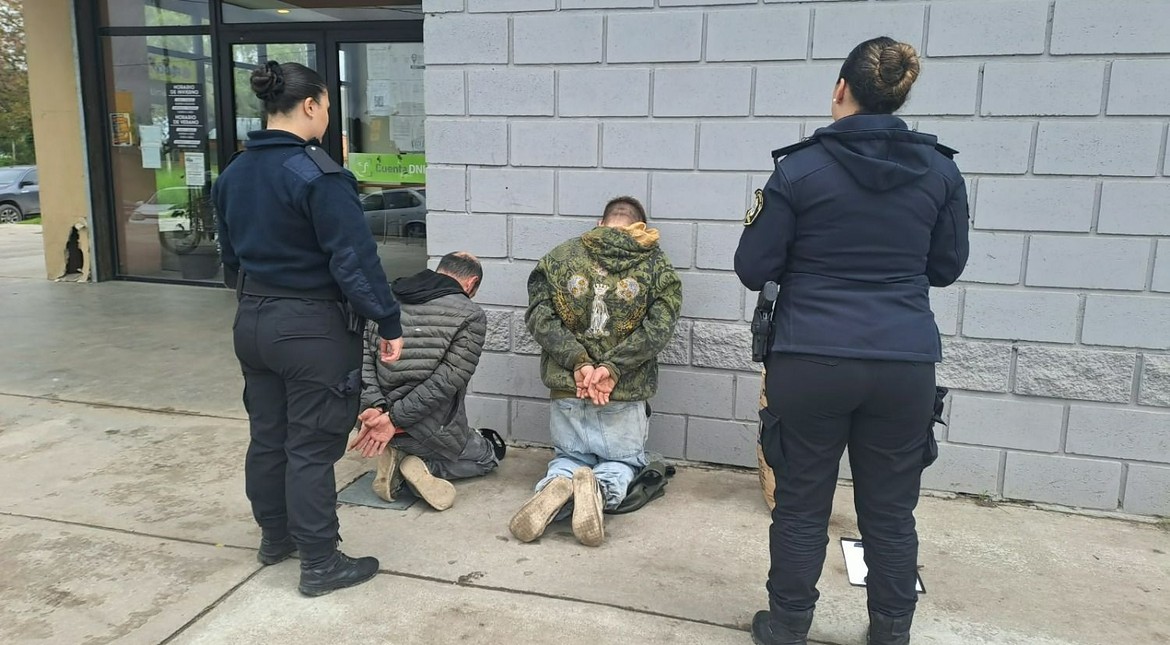 Caen dos acusados de robar una casa en el barrio El Casal