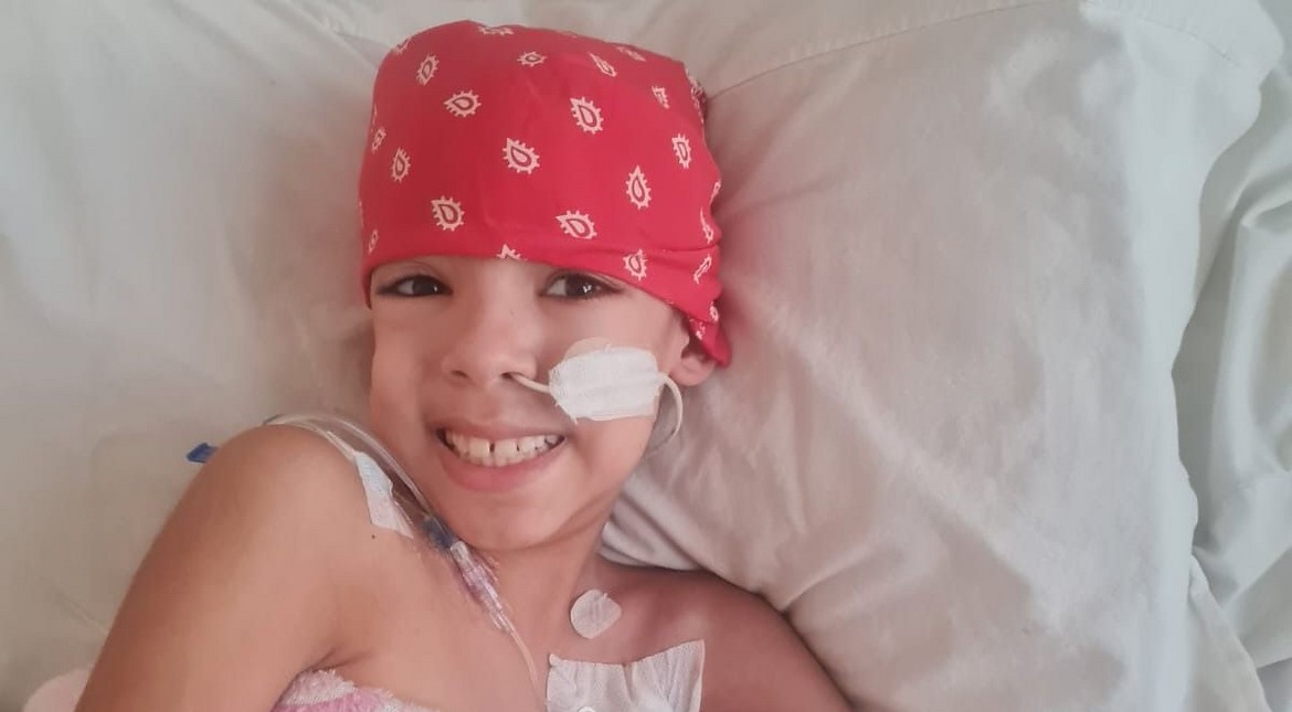 Todos por Zoe: tiene 11 años, lucha contra la leucemia y espera un tratamiento que podría evitar un trasplante