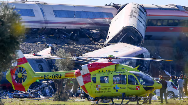 Tragedia en España: al menos 30 muertos y decenas de heridos tras un choque de trenes