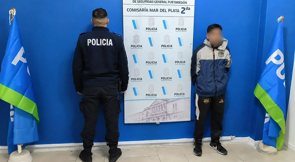 Le tiraron basura al auto y lo atacaron a golpes cuando bajó