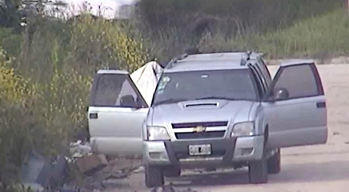 Fueron filmados por el Municipio tirando basura en un baldío y buscan secuestrarles la camioneta