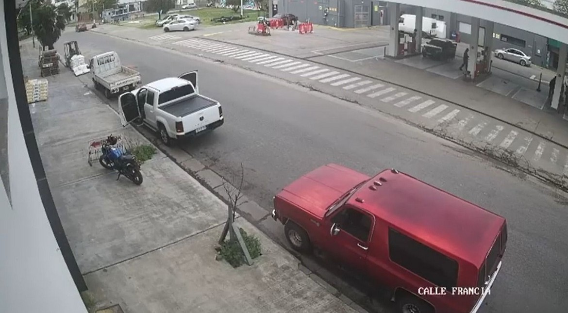 Dejó la camioneta con balizas y le robaron todo: tras dos allanamientos, los encontraron