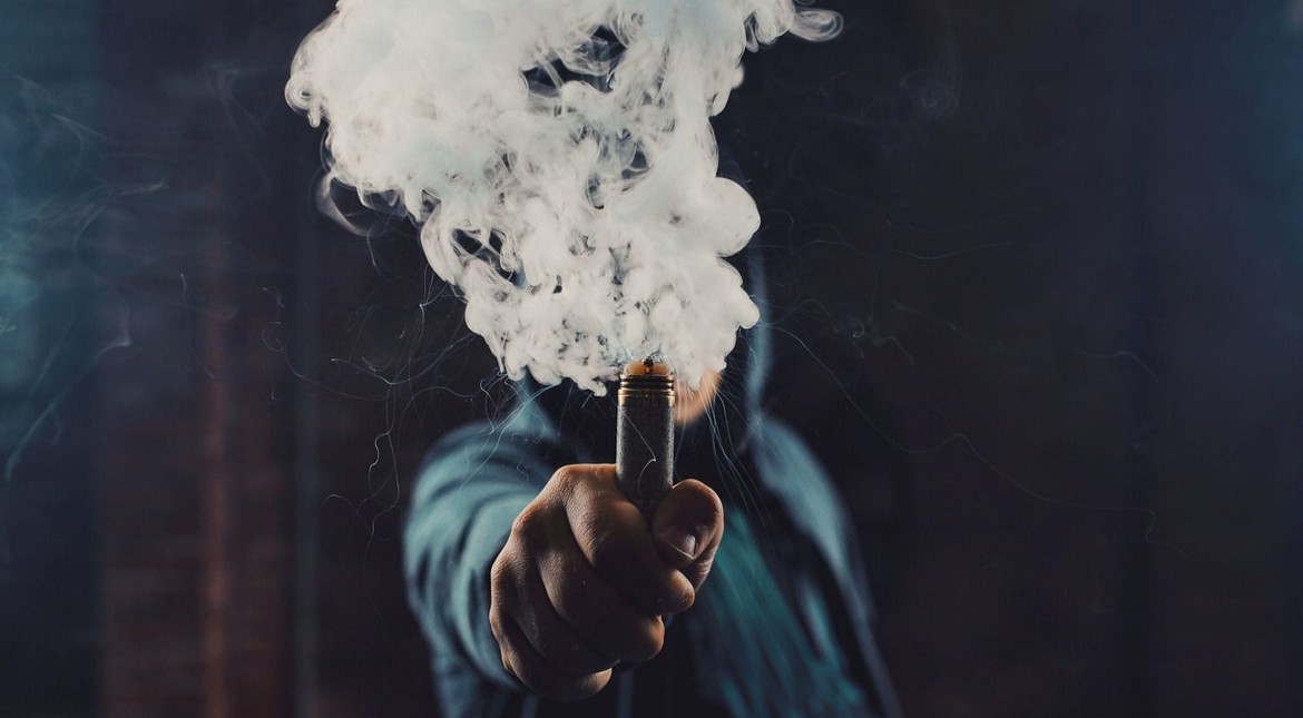 Salud avaló la prohibición de los vapeadores en espacios cerrados y alertó por sus riesgos