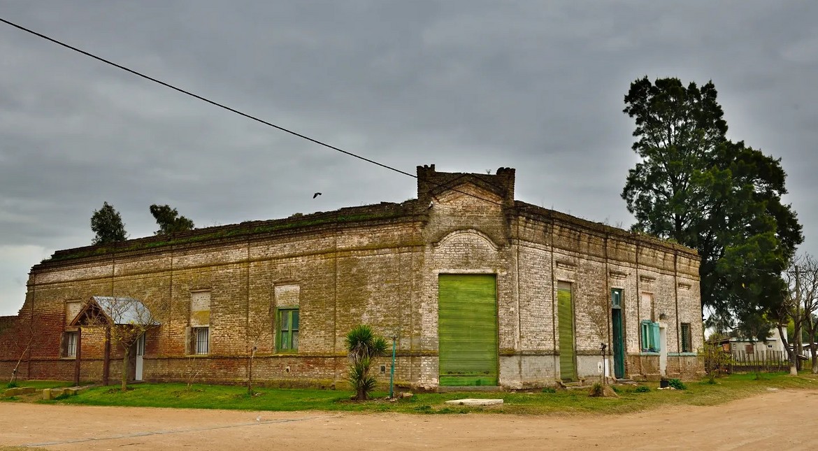 A tres horas de Mar del Plata: el pueblo rural olvidado con fachadas antiguas y una mística única
