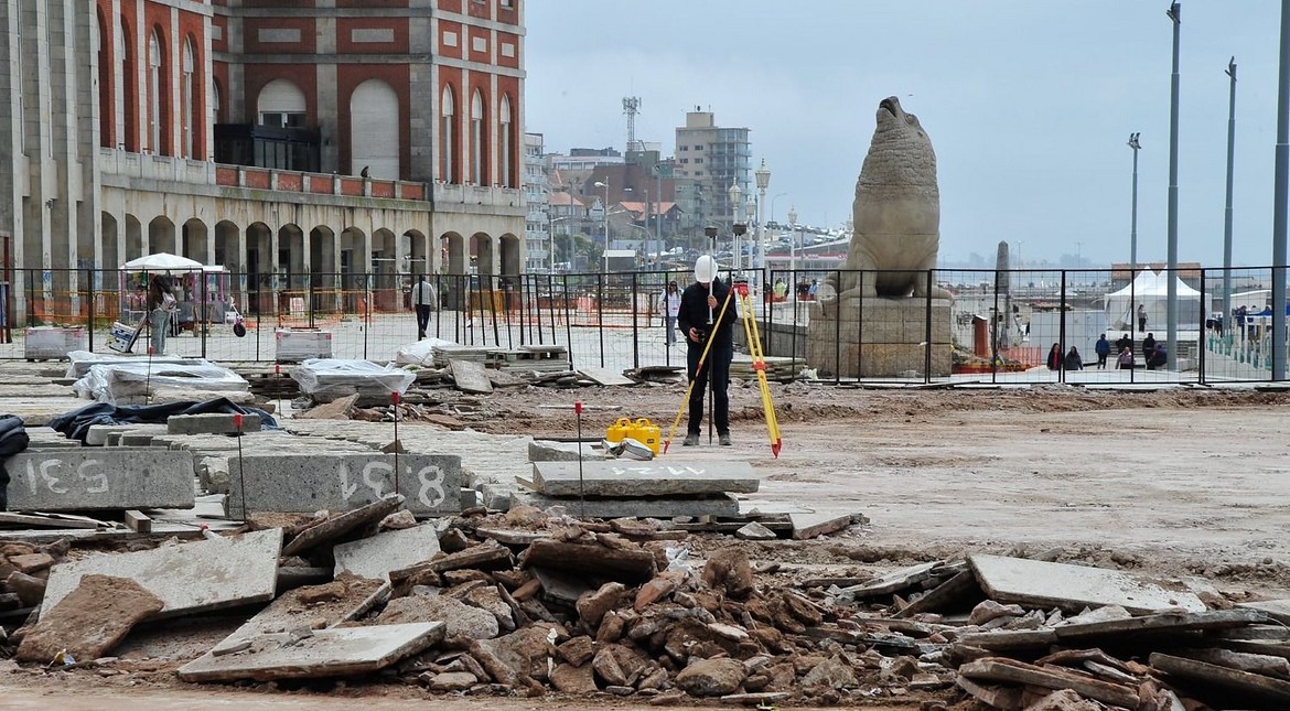 La Provincia puso en marcha la segunda etapa de las obras en la Rambla: qué trabajos harán en las recovas del Casino y el Hotel Provincial