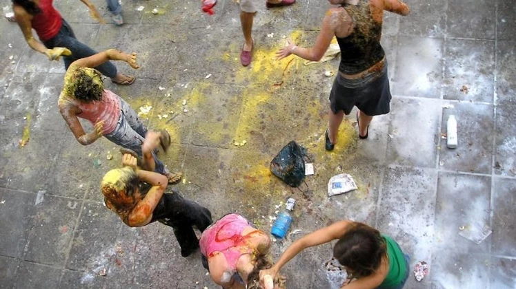 Festejo de graduación: proponen cambiar el huevo y la harina por cotillón | 0223
