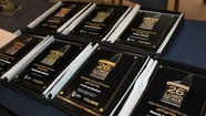 Presentación en sociedad y entrega de distinciones