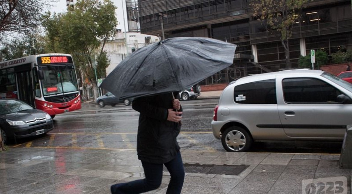 Martes de paraguas: otra vez pronostican lluvias para Mar del Plata
