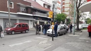 Un motociclista terminó herido tras ser embestido por un auto en el macrocentro