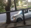 El asesino bajó del auto luego de que la víctima chocara con un árbol.