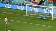 Ochoa le atajó un penal clave a Lewandowski y se "festejó" en Argentina.