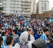 En cada partido, miles de personas suelen acercarse a la costa para hacer fuerza por la Selección. Foto: archivo 0223.