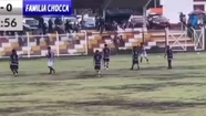 Impactante video: un rayo cayó sobre la cancha y mató a un jugador en Perú Impactante video: un rayo cayó sobre la cancha y mató a un jugador en Perú