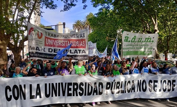 "La Universidad Pública en peligro": gremios docentes y no docentes ...