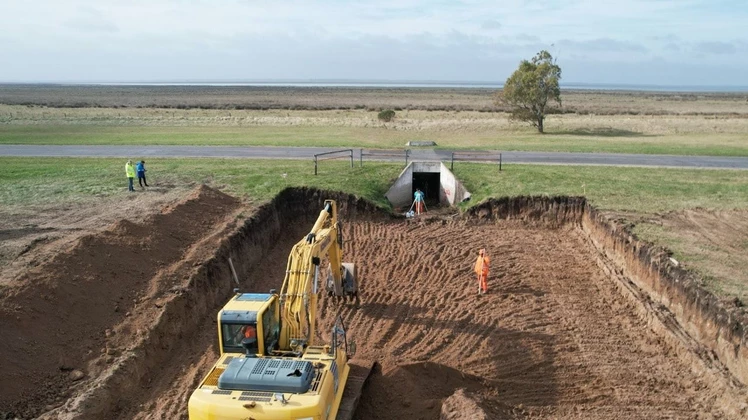 Uno de los varios puentes en construcción sobre ruta 11 entre Mar Chiquita y Villa Gesel. Uno de los varios puentes en construcción sobre ruta 11 entre Mar Chiquita y Villa Gesel.