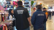 Secuestran 2900 anteojos “truchos” y clausuran 3 comercios en la Peatonal y Güemes Secuestran 2900 anteojos “truchos” y clausuran 3 comercios en la Peatonal y Güemes