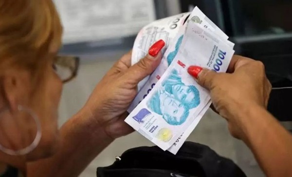 La historia del prestamista que te quiere cobrar un estadio
