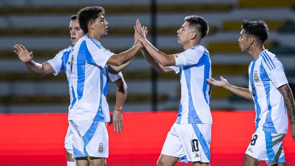 Es una de las máximas promesas del fútbol argentino, se fue a Europa por una cifra millonaria y quiere volver