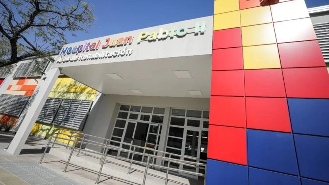 Una nena fue al hospital por un intenso dolor de ojo y descubrieron que tenía gusanos en la cabeza