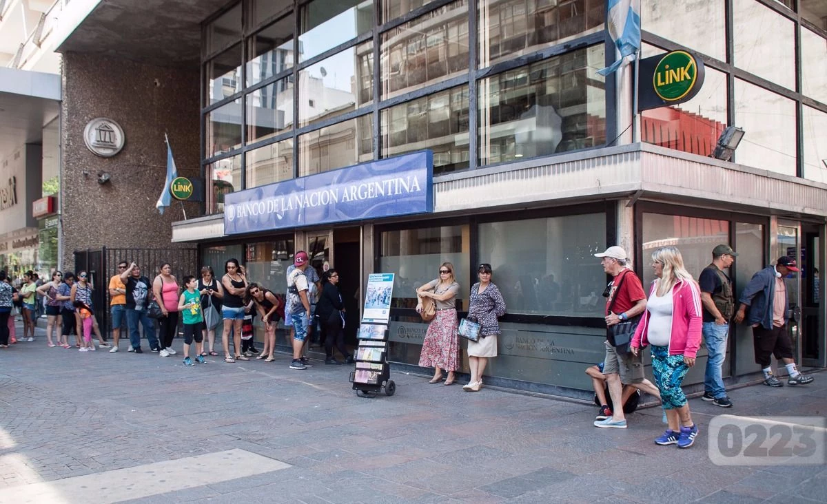 Milei cerrará sucursales del Banco Nación en los municipios que insistan con el cobro de tasas municipales