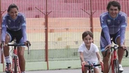 Conocé a la ciclista que es madre, esposa, estudia y está en el equipo latino top