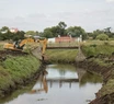 Intervienen en el arroyo La Tapera con obras de perfilado del curso de agua 