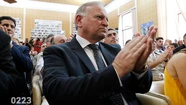 Katz en 2019, durante la asunción de Montenegro. Ahora pide que confirme su candidatura para un segundo mandato.