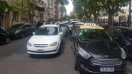 Remiseros y taxistas se concentraron desde temprano en la puerta de Tribunales, a la espera de que se conociera la sentencia. Fotos: 0223