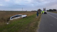 Perdió el control del auto y despistó en ruta 11