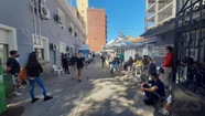 Cientos de personas esperan hisoparse en los distintos centros habilitados en la ciudad. Fotos: 0223
