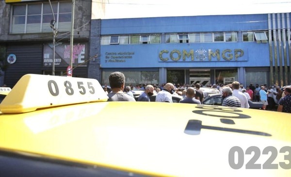 Taxistas eligen: mejor perder un viaje que arriesgar todo