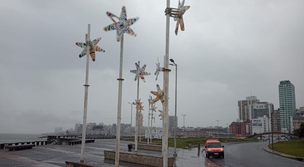 Arranca con niebla y termina con lluvias: el pronóstico para este sábado en Mar del Plata