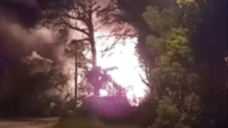 Vecinos incendiaron el lugar.
