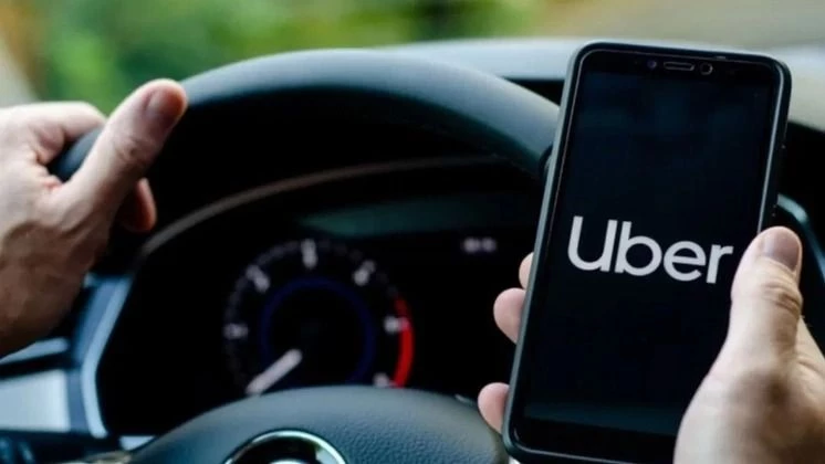 Taxis contra Uber en Mar del Plata: califican la situación como "una guerra entre pobres".