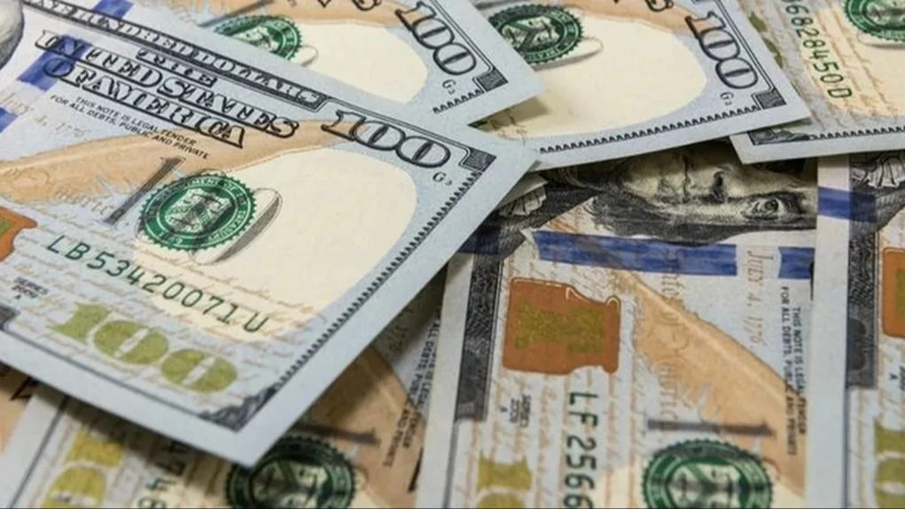 El blue dio la nota en la previa de Navidad y superó los $1.500: cómo cerró el dólar este lunes