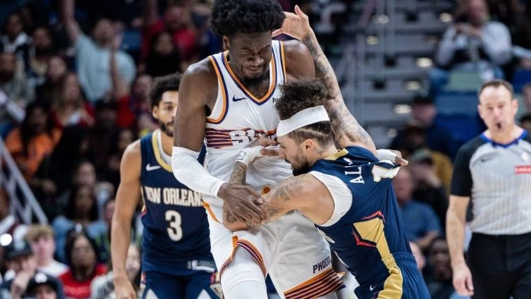 Piñas van, piñas vienen: fuerte cruce en la NBA entre dos jugadores con 30 centímetros de diferencia