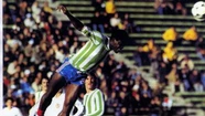 Francia con la camiseta de Kimberley en el partido del Mundial `78 contra Hungría, la perla más llamativa de los dos mundiales jugados en Mar del Plata.