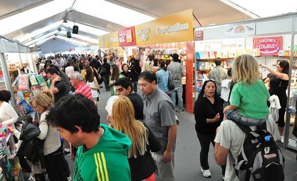 La Feria del libro cierra con más de 100 mil visitantes y un 40% más de ...