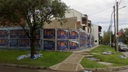 Vecinos indignados por las pegatinas de campaña 